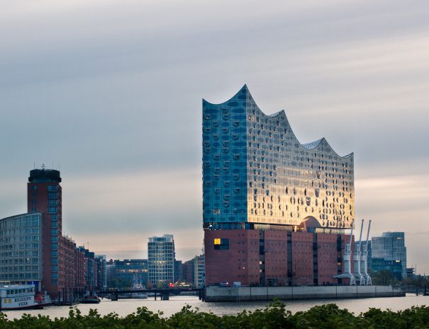 Elbphilharmonie and Hafencity at sunup